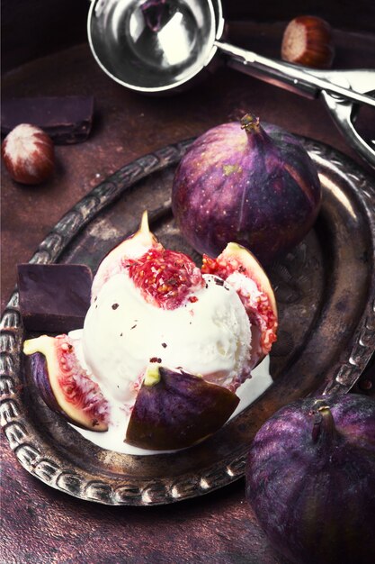 Ice cream with figs