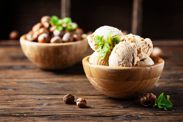 Photo ice cream with hazelnut