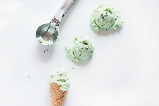 Photo ice cream with mint and chocolate