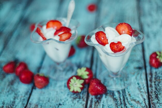 Photo ice cream with strawberries