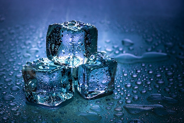 사진 멋진 배경에 얼음 조각과 물이 녹아