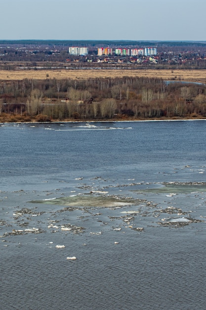 春にはヴォルガ川に氷が浮かぶ