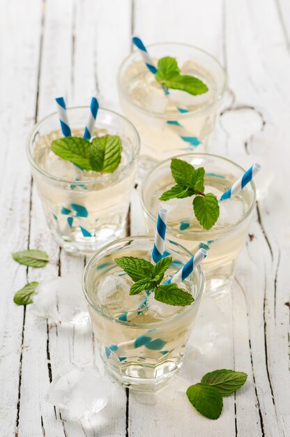 Ice green tea with mint