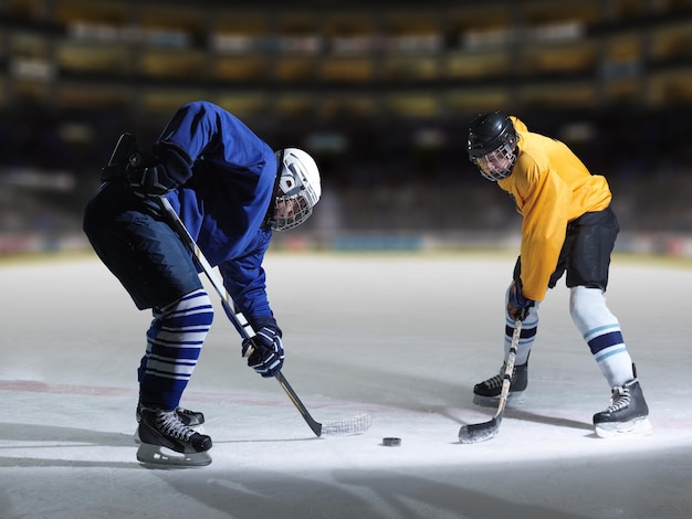 Foto concetto di competizione per giocatori di sport di hockey su ghiaccio
