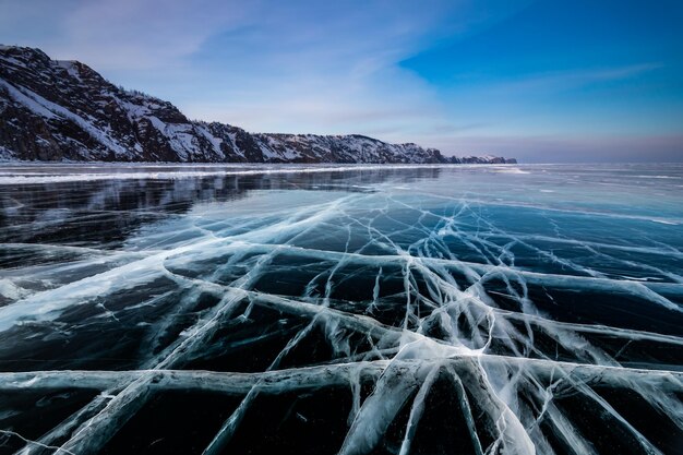 Ледяные узоры на озере Байкал, Сибирь, Россия