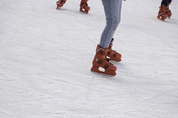 Foto pista di pattinaggio su ghiaccio divertimento e intrattenimento