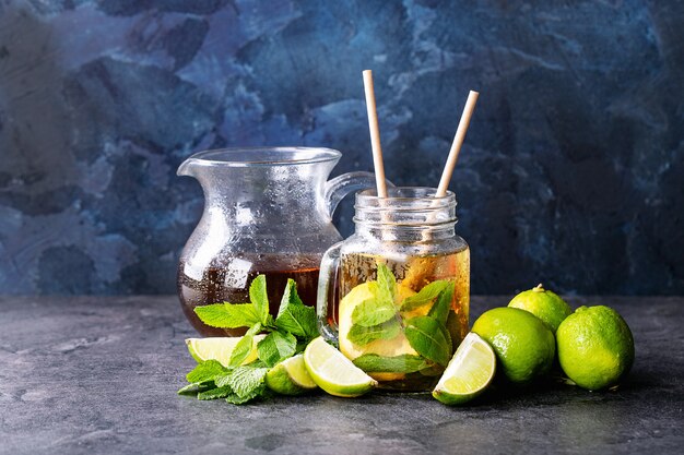 Ice tea with limes