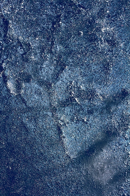 Текстура льда с замороженными пузырями и трещинами на синем фоне. красивый абстрактный декоративный фон. стильный абстрактный дизайн для упаковки, подарка, ткани, текстиля, мебели. зимний узор.