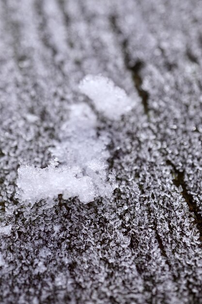 Foto ghiaccio sul terreno di legno