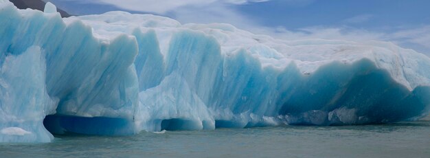 Foto paesaggio dell'iceberg nelle acque ghiacciate della patagonia struttura del ghiaccio