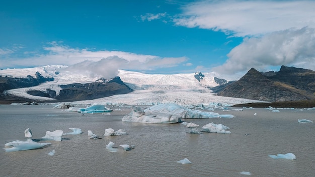 アイスランドの氷山と氷河