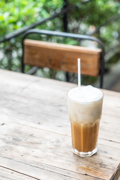 iced cappuccino koffie glas in café