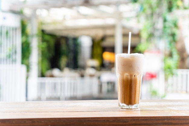 iced cappuccino koffie glas in café