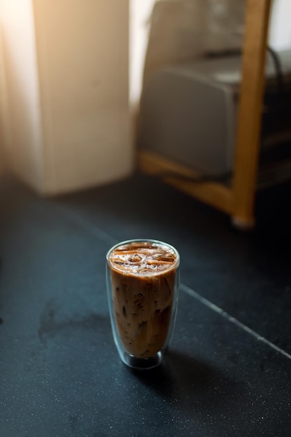 カフェで飲む準備ができているアイスコーヒー