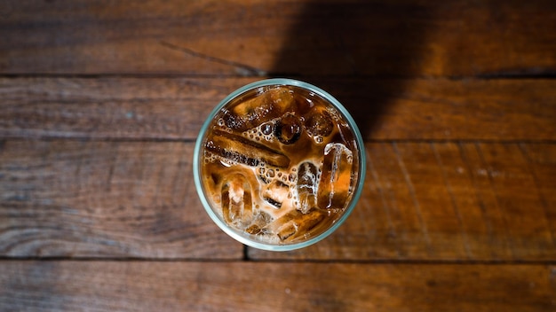 カフェで飲む準備ができているミルクとアイスコーヒー