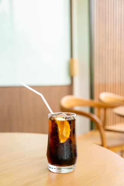 Iced cola glas met ijs