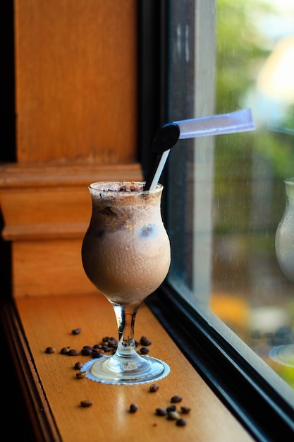 Caffè freddo alla nocciola al mattino