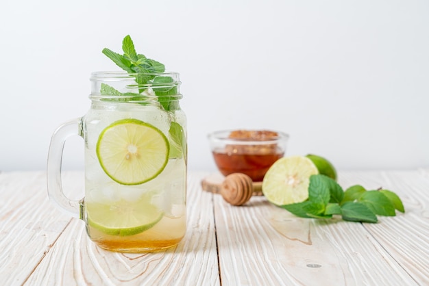 iced honey and lime soda with mint