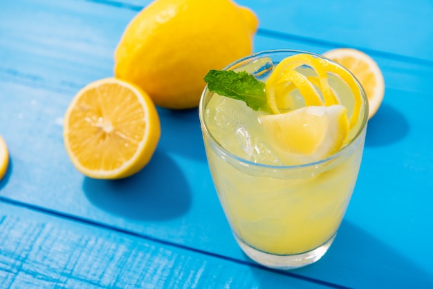 Iced limonade verfrissend drankje in de zomer