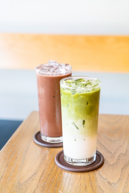 iced matcha groene thee met melk en iced chocolate