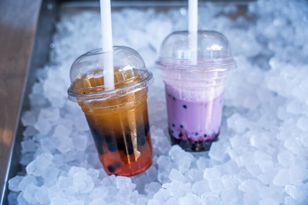 Фото Ледяной чай и ягодный коктейль на дробленом льду