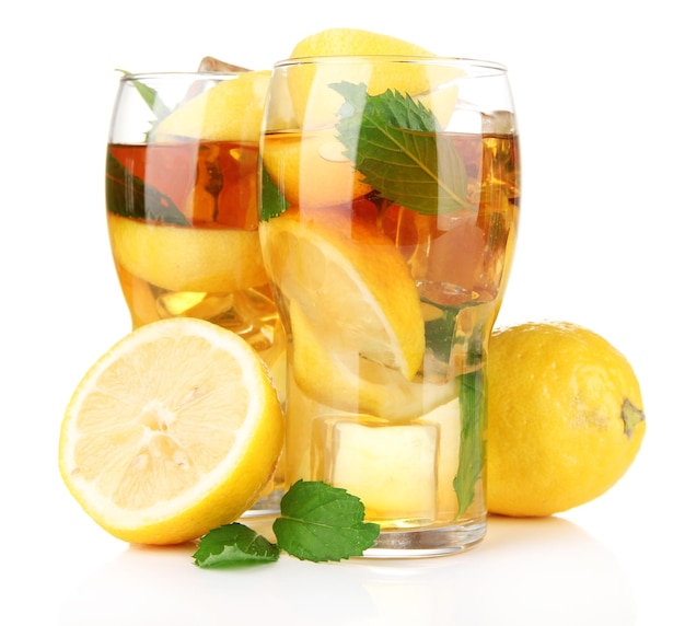 Photo iced tea with lemon and mint isolated on white