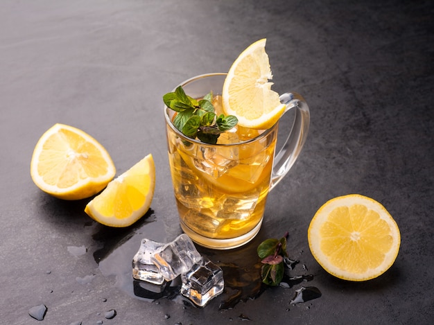 Iced tea with lemon