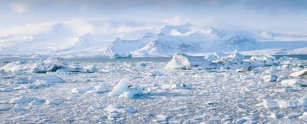 Foto islanda ghiaccio sullo sfondo parco nazionale di vatnajokull vista panoramica della laguna di ghiaccio paesaggi invernali in islanda sfondo naturale paese settentrionale