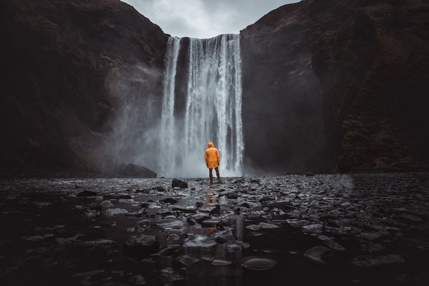 アイスランドの滝と不思議