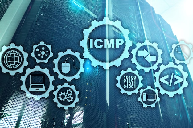 ICMP. Протокол контрольных сообщений Интернета. Концепция сети. Серверная комната на заднем плане.