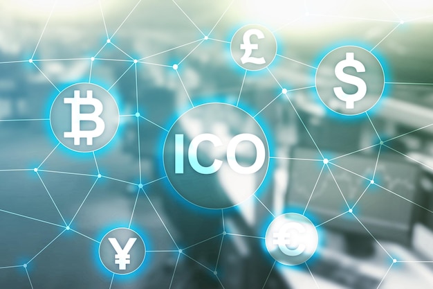 ICO Initiële munt die Blockchain en cryptocurrency-concept aanbiedt op een wazige zakelijke bouwachtergrond