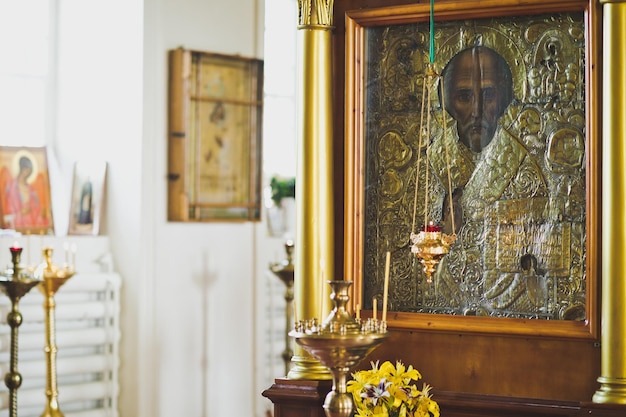 The icon in the temple 6509