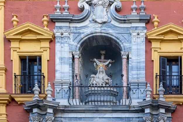 Foto iconico edificio barocco nella città di malaga