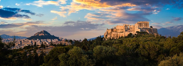 Iconische parthenontempel op de akropolis van athene, griekenland