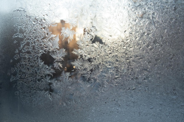 Foto finestra ghiacciata. priorità bassa di inverno di struttura del ghiaccio