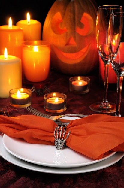 Idea how to decorate the napkin on the table for Halloween