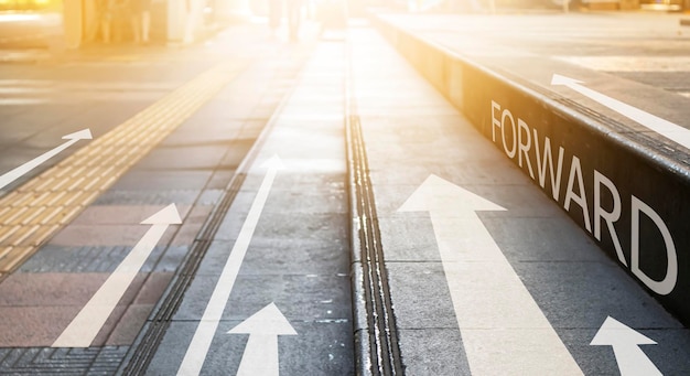 Foto l'idea di andare avanti nel lavoro, viaggio futuro