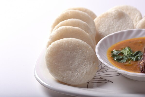 idli-with-sambar-bowl-white