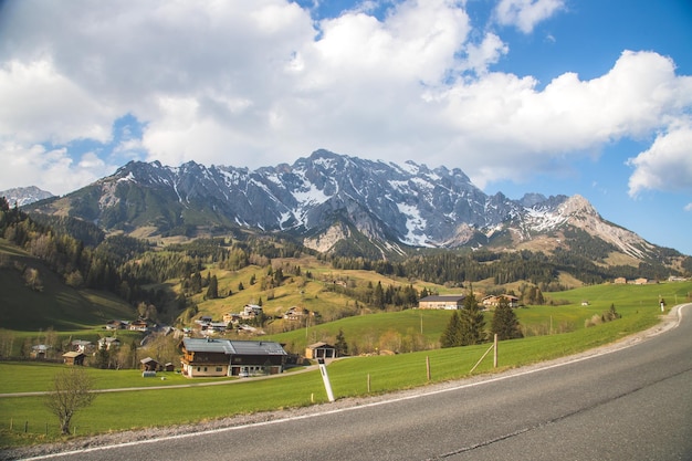 오스트리아 잘츠부르크의 목가적인 알프스 산맥 Hochkonig 산