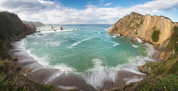 Photo idyllic coastline panorama landscape in cantabric sea, playa del silencio,  asturias, spai
