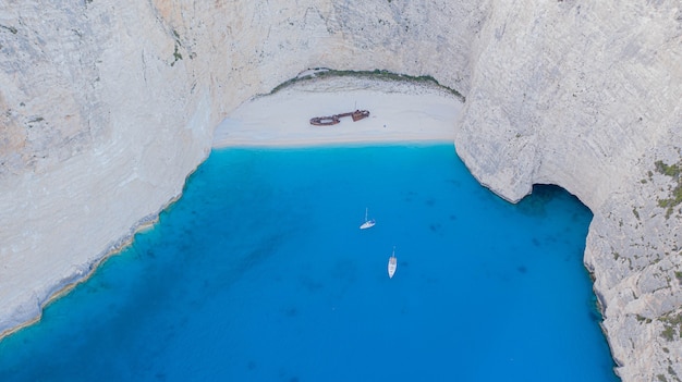 写真 ギリシャのザキントス島の美しいナヴァイオビーチの牧歌的な景色