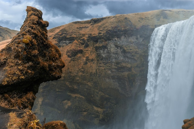 Фото Идиллический вид на водопад