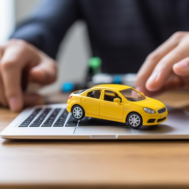 Iemand speelt met een speelgoedauto op een generatieve ai van het toetsenbord van een laptop