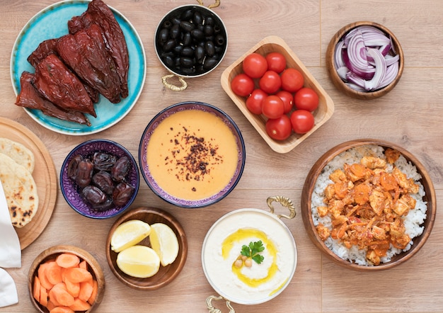 사진 iftar 음식 테이블. 라마단을위한 저녁 식사