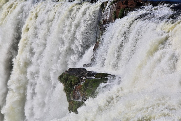 Foto le cascate di iguazu in argentina e brasile