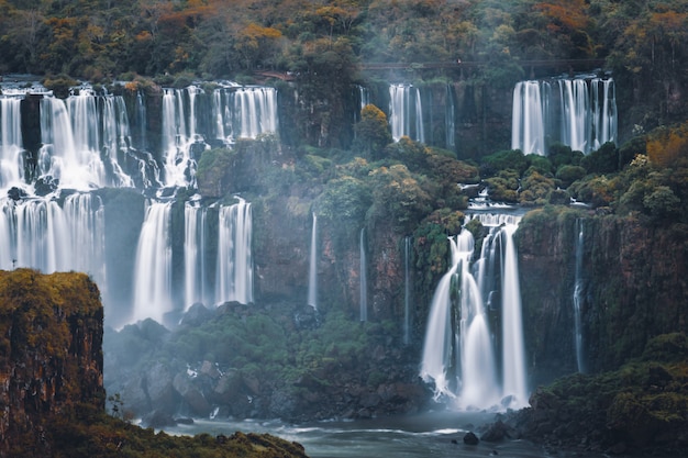 Foto le cascate di iguazu, le più grandi cascate d'america