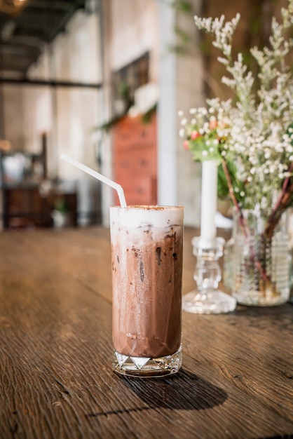 ijs chocolade glas in café