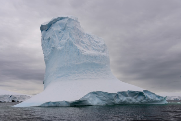 IJsberg in Antarctische zee