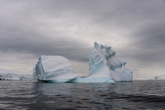 IJsberg in Antarctische zee