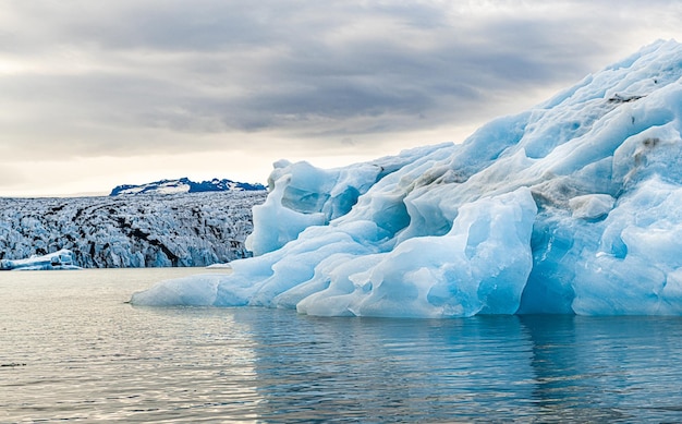 IJsbergen in de Jokulsarlon-gletsjerlagune IJsland